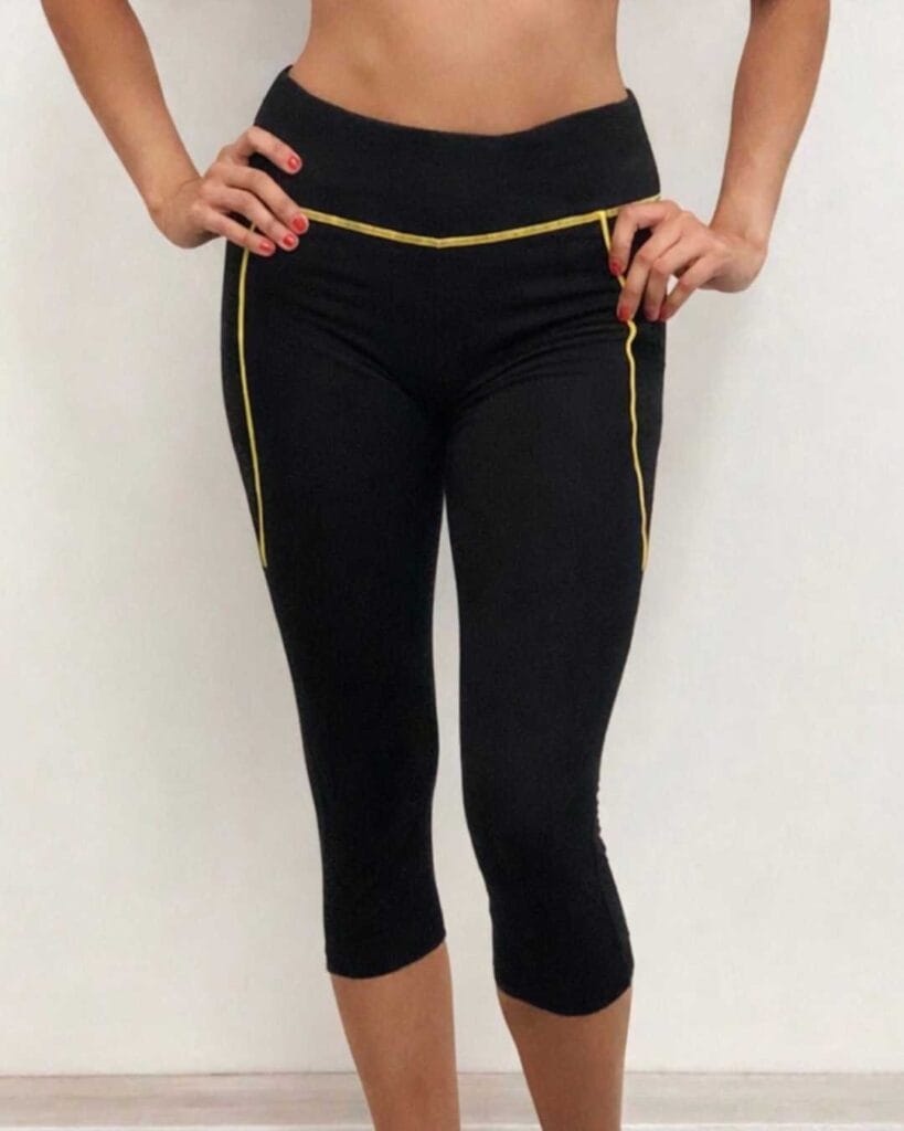 eggings capri per pole dance neri con cuciture gialle